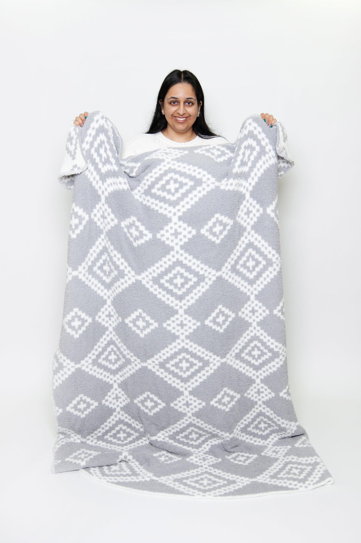 Grey + White Diamond Knit Throw